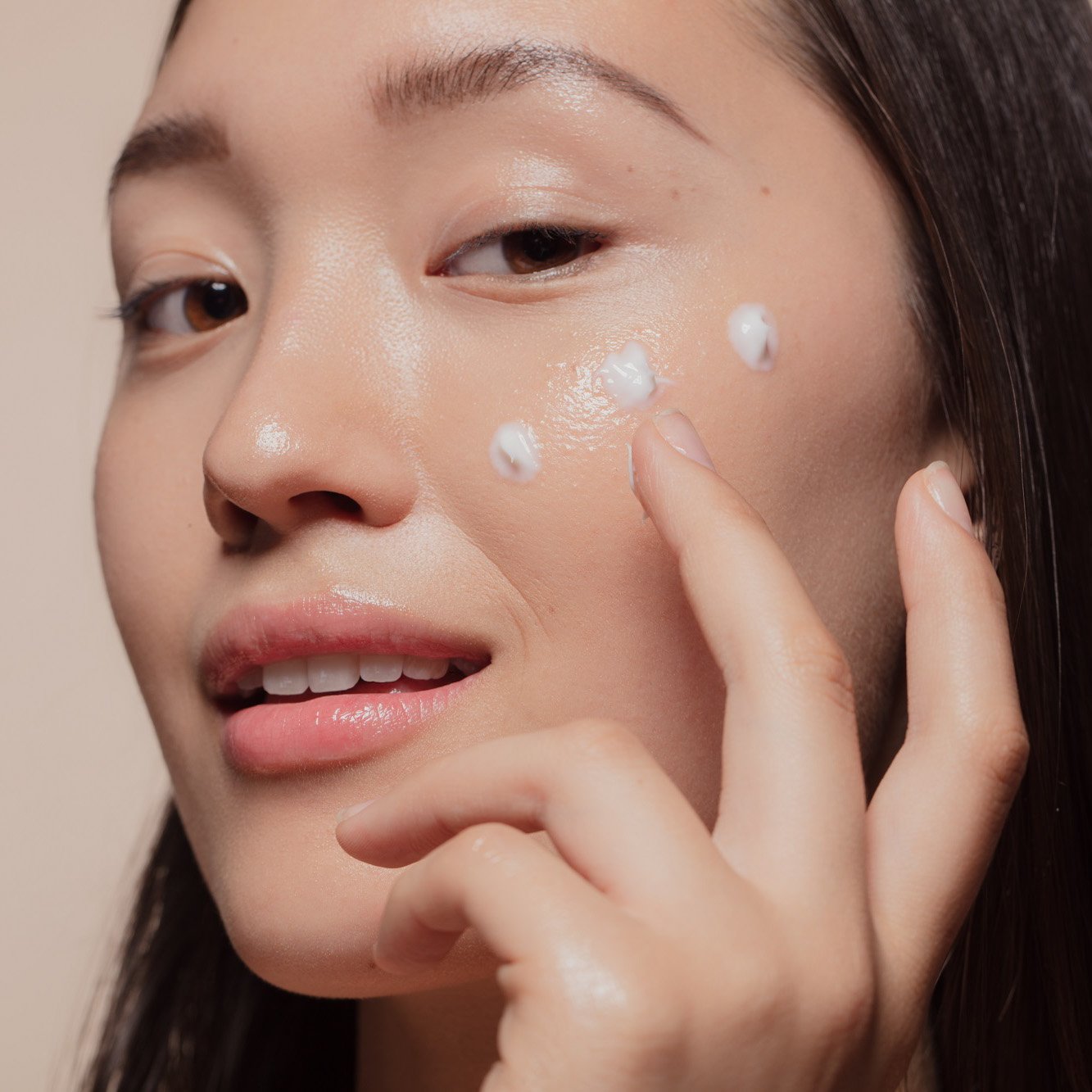 What is Dehydrated Skin and How to Choose The Best Hydrating Skincare   