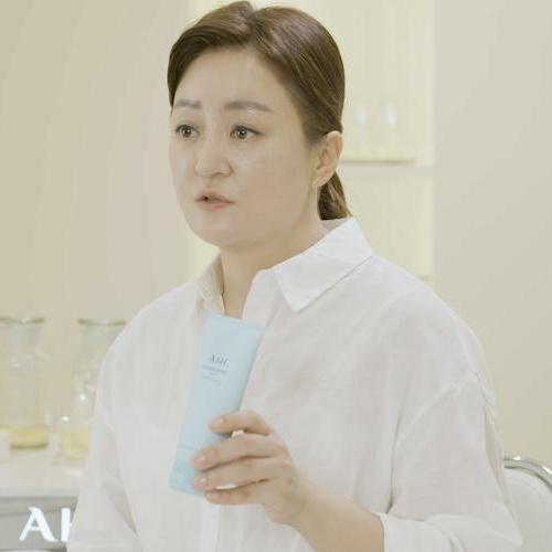 How to Hydrate Your Skin, According to AHC Skincare Expert